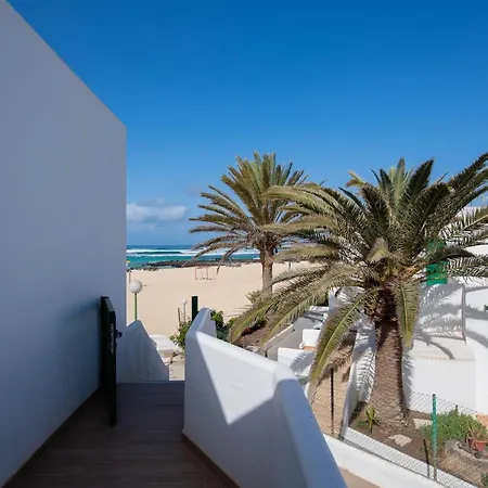 Homeforguest Modern And New Beachfront Apartment La Oliva Exterior foto
